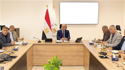 سويلم يتابع النتائج الأولية للدراسة البحثية لتطوير منظومة صيانة المجارى المائية 