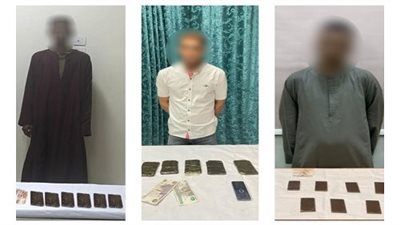 بحوزتهم كمية من مخدر الحشيش.. ضبط 3 عناصر بتهمة الإتجار فى المواد المخدرة