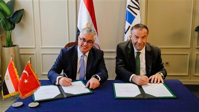 باستثمارات 40 مليون دولار.. اقتصادية قناة السويس توقع عقد مشروع مجموعة إروغلو DNM التركية بالقنطرة غرب