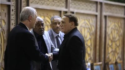 ظهر في عزاء شيرين سيف النصر.. من هو شبيه عادل إمام؟