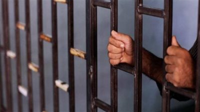 بإرغامه على توقيع إيصالات أمانة.. ضبط شخصين بتهمة إحتجاز عامل والتعدى عليه 