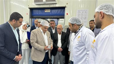 وزير التجارة والصناعة ومحافظ بورسعيد يتفقدان مصنع بورسعيد ستار لإنتاج الأسماك المدخنة
