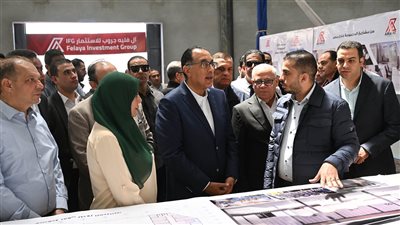 رئيس الوزراء يتفقد مصنع 