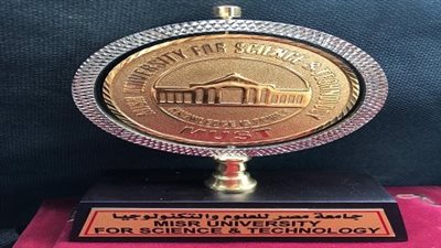 تكريم د. عمرو الليثي رئيس إذاعات وتليفزيونات التعاون الإسلامي بجامعة مصر للعلوم والتكنولوجيا