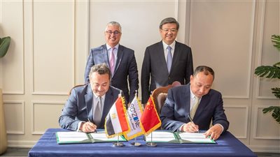 اقتصادية قناة السويس توقع عقد مشروع شين فينج الصينية لمنتجات الحديد بالمنطقة الصناعية بالسخنة