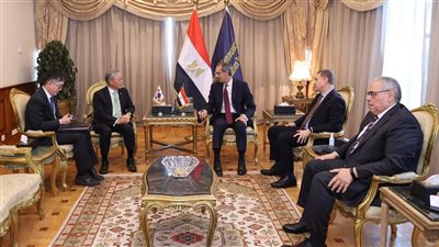 وزير الاتصالات يبحث مع سفير جمهورية كوريا الجنوبية لدى مصر التوسع فى التعاون المشترك 