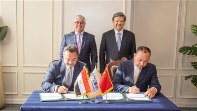 اقتصادية قناة السويس توقع عقد مشروع شين فينج الصينية لمنتجات الحديد بالسخنة