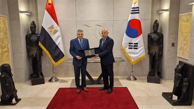 الفريق أسامة ربيع يبحث مع السفير المصري بكوريا الجنوبية سبل تعزيز التعاون في الصناعات البحرية والخدمات اللوجيستية 