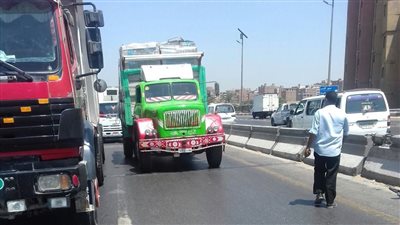 يعرض حياة المواطنين للخطر.. الأجهزة الأمنية تكشف تفاصيل مخالفات سيارات النقل 