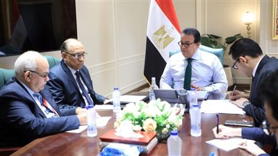 وزير الصحة يعقد اجتماعاً  لمتابعة آخر مستجدات المشروع القومي لتنمية الأسرة المصرية