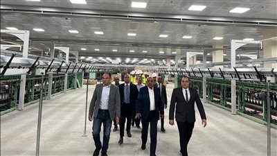 في زيارة مفاجئة.. وزير قطاع الأعمال يتفقد مصانع شركة مصر للغزل والنسيج بالمحلة الكبرى