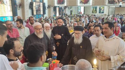 حشود من المصلين تتوافد على كنائس السويس للإحتفال بأحد الشعانين