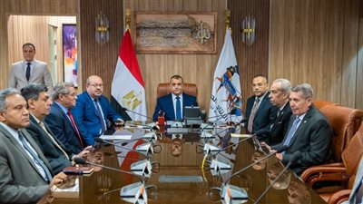 وزير الدولة للإنتاج الحربي يفتتح مركز إدارة الأزمات بالوزارة 