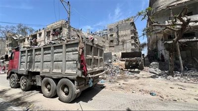 تخفيفًا للأزمة الصحية والبيئية.. حملة عاجلة لجمع النفايات من غزة 