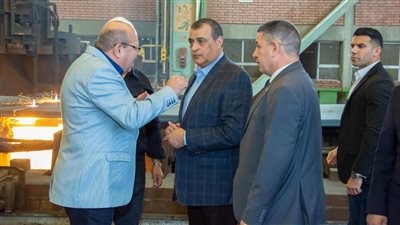 وزير الدولة للإنتاج الحربي يتفقد خطوط الإنتاج بشركة 