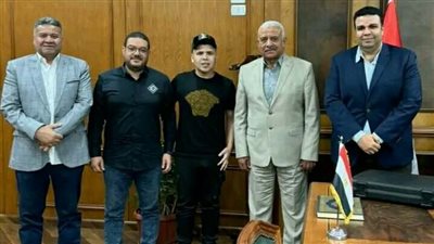 صقر يستقبل رئيس نادي منتخب السويس والفنان عمر كمال