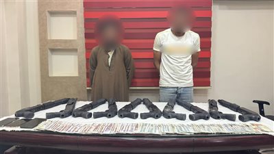 بحوزتهما 10 قطع سلاح ناري.. ضبط شخصين بتهمة الإتجار فى الأسلحة النارية 