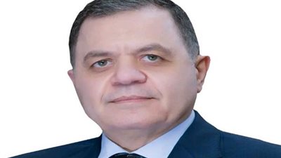 إحتفالآ بعيد العمال.. وزير الداخلية يهنئ وزير العمل