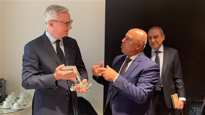 الوزير يبحث مع وزير الاقتصاد والمالية الفرنسي التعاون في توطين صناعة النقل بالسكك الحديدية 
