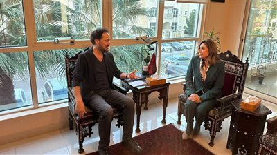 وزيرة الثقافة في زيارة لبيت العود العربي في أبو ظبي لتعزيز التعاون