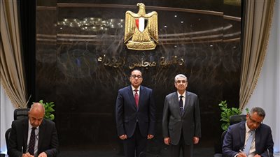 رئيس الوزراء يشهد مراسم توقيع محضري استلام الأرض لتنفيذ مشروعين لإنتاج الكهرباء من طاقة الرياح بغرب سوهاج 