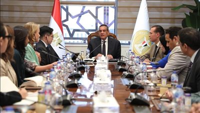 وزير التنمية المحلية يتابع مع وفد البنك الدولى الموقف التنفيذي لبرنامج التنمية المحلية بصعيد مصر