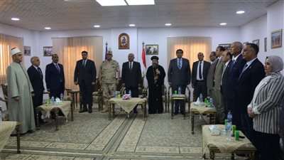 قادة السويس يهنئون أقباط المحافظة بعيد القيامة
