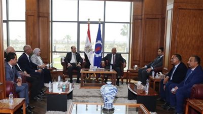 محافظ السويس يلتقي أعضاء مجلسي النواب والشيوخ