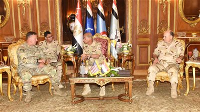 وزير الدفاع والإنتاج الحربى يلتقى قائد القيادة المركزية الأمريكية