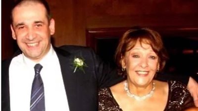 وفاة والدة كريم عبد العزيز.. وهذا موعد تشييع الجنازة 