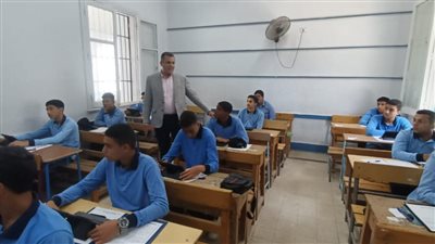 مدير تعليم السويس يتفقد إمتحانات نهاية العام بمدارس المحافظة