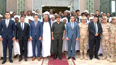 فى لقاء مع قائد المنطقة الجنوبية العسكرية .. شيوخ وعواقل حلايب وشلاتين يشيدون بجهود أجهزة الدولة