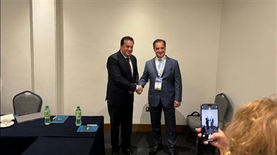 وزير الصحة يبحث مع نظيره اليوناني فرص التعاون في تطوير وإنشاء مرافق الرعاية الصحية والسياحة العلاجية 