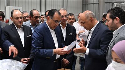 مدبولي يتفقد مصنع شركة 