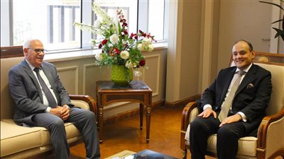 وزير التجارة والصناعة يلتقي محافظ بورسعيد لبحث تعزيز الأنشطة الصناعية والاستثمارية بالمحافظة 