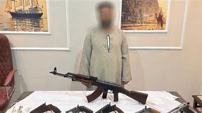 بحوزته 6 قطع سلاح ناري..  ضبط عنصر إجرامى بتهمة الإتجار في الذخائر بدون ترخيص 