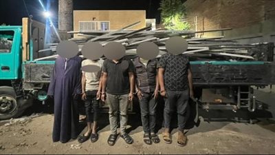 ضبط 5 عناصر إجرامية بتهمة سرقة الزوايا الحديدية من أبراج كهرباء الضغط العالي بسوهاج