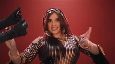 بسبب دلعله.. أحمد العوضي يتغزل في ياسمين عبد العزيز