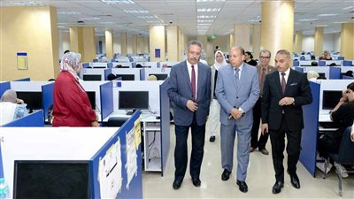 رئيس جامعة المنصورة يتفقد سير امتحانات الفصل الدراسي الثاني  بكليتي الحقوق والتجارة