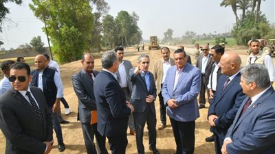 وزير التنمية المحلية ومحافظ الغربية يتفقدان مشروعات الرصف والتطوير بمركزي زفتى والسنطة 