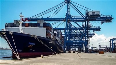 تصدير 6 آلاف طن مواد غذائية من السويس لليمن