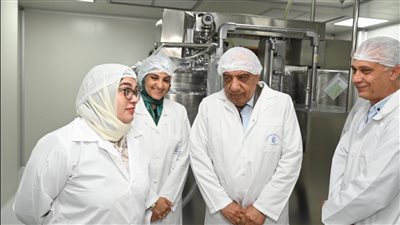وزير قطاع الأعمال العام يتفقد مصانع الشركة العربية للأدوية (ادكو)
