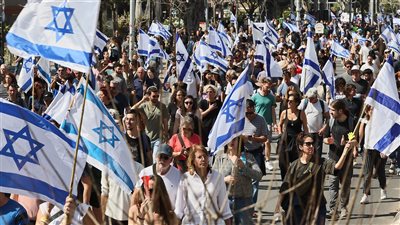 اشتباكات بين الشرطة الإسرائيلية والمتظاهرين المطالبين بإسقاط حكومة نتنياهو