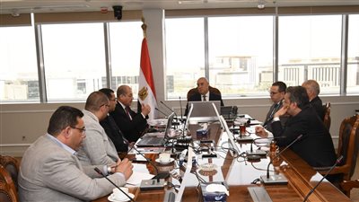 وزير الإسكان يتابع سير العمل بهيئة المجتمعات العمرانية وأجهزة المدن الجديدة