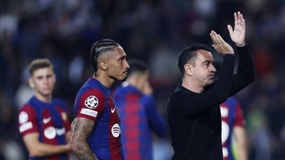 برشلونة يقيل مدربه تشافي هرنانديز