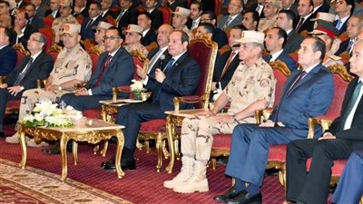 الرئيس السيسي: رغيف العيش أبو 5 قروش يكلف الدولة جنيه وربع.. ويوجه بتنظيم رحلات للإعلام والشباب لرؤية مشروع توشكى