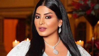 خدوا ابني مني.. فنانة شهيرة تبكي على الهواء