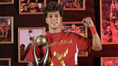 أحسن لاعب بأفريقيا.. لاعب الزمالك يمدح إمام عاشور بعد تتويج الأهلي