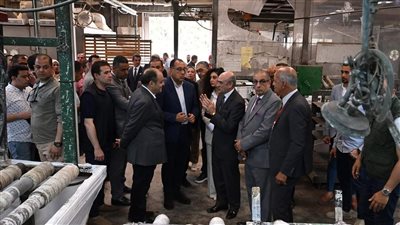 رئيس الوزراء يتفقد مصانع شركة 