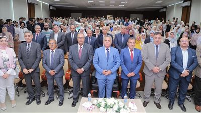 رئيس جامعة السويس يفتتح المؤتمر الطلابي الثاني لكلية الطب